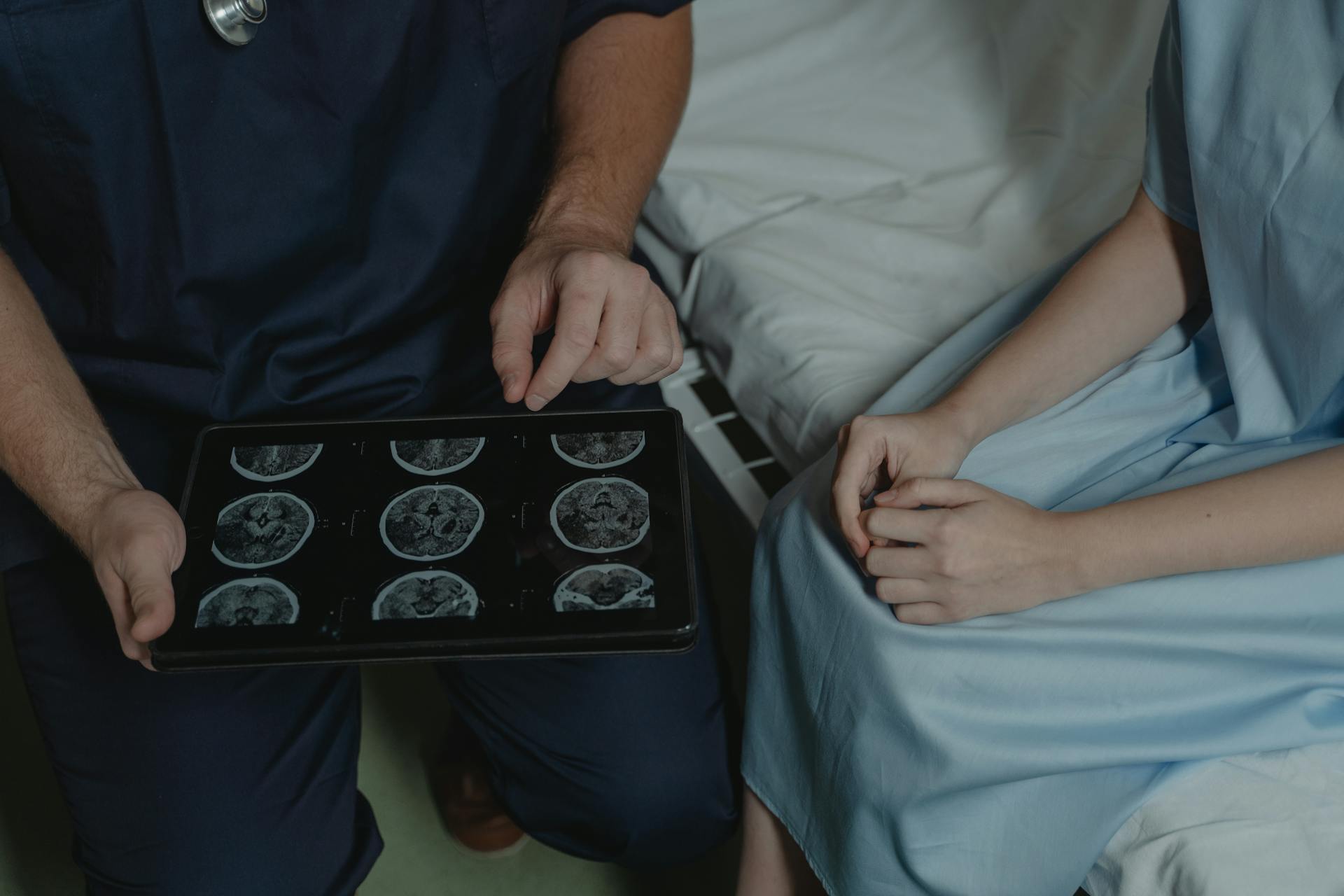 Doctor explaining MRI scan findings to a patient with suspected disc bulge