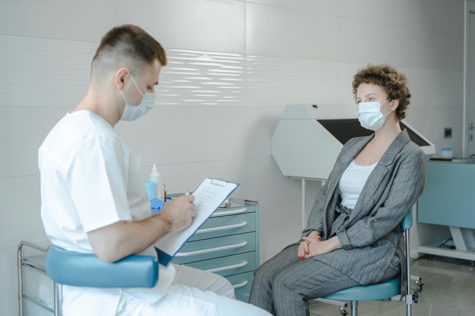 Doctor listening to patient during pain consultation