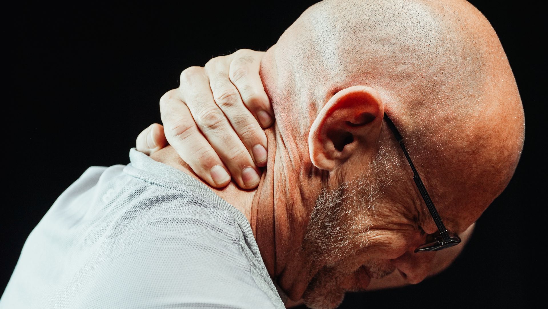 Shoulder blade muscle pain caused by posture trigger points or neck pain